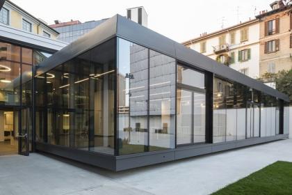 Una splendida location con ampie vetrate