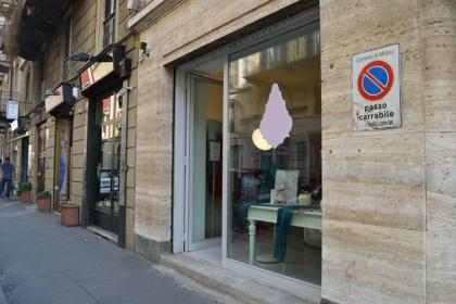 Piccolo temporary in Brera con vetrina