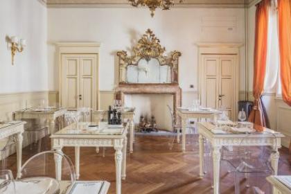 Palazzo con terrazza in Magenta