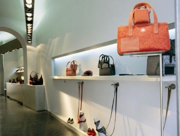 Temporary con doppie vetrine in Garibaldi