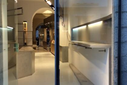 Temporary con doppie vetrine in Garibaldi