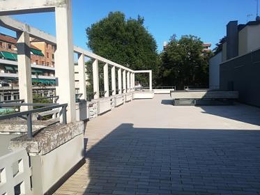 Location con piscina e terrazza