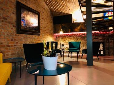 Locale con sala privata in centro