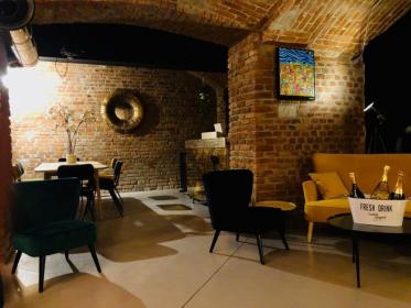 Locale con sala privata in centro