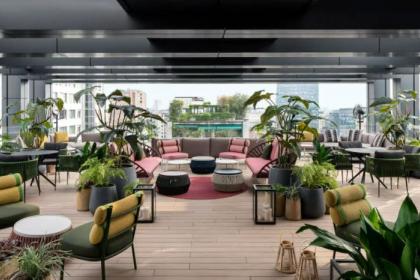 Futuristico hotel con terrazza in Centrale