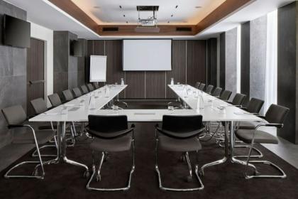 Futuristico hotel con terrazza in Centrale