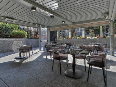 Hotel con sale meeting e rooftop panoramico