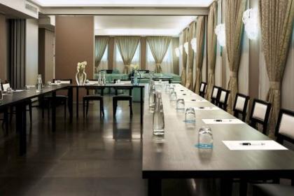 Hotel con sale meeting e rooftop panoramico