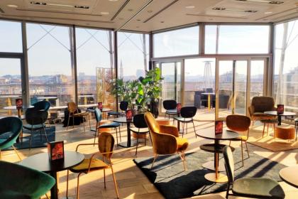 Hotel con sale meeting e rooftop panoramico