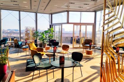 Hotel con sale meeting e rooftop panoramico