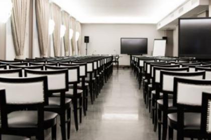 Hotel con sale meeting e rooftop panoramico