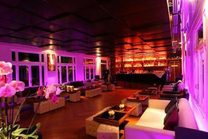 Club esclusivo con vista