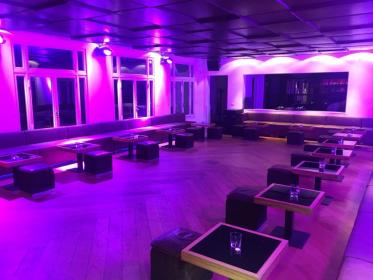 Club esclusivo con vista