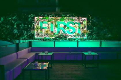 Club esclusivo con vista