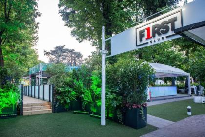 Club esclusivo con vista