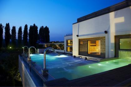 Harbour Club