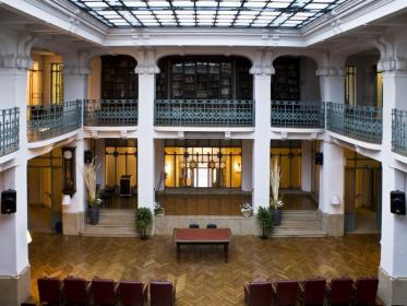 Biblioteca in Centro stile Liberty